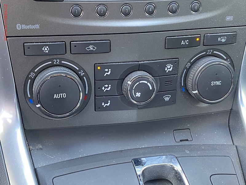 Opel Antara (2014) 2.2 CDTi 4x4, AT, bixen, TZ - fotka 16 z 21