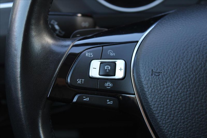 Volkswagen Tiguan 2,0 TDI  1.MAJ,A/T,4x4,R-LINE - fotka 22 z 41