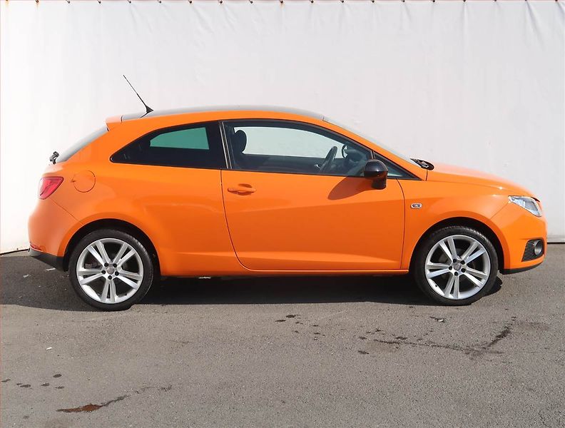 Seat Ibiza (2010) 1.6 i 16v, ČR,1.maj - fotka 6 z 17