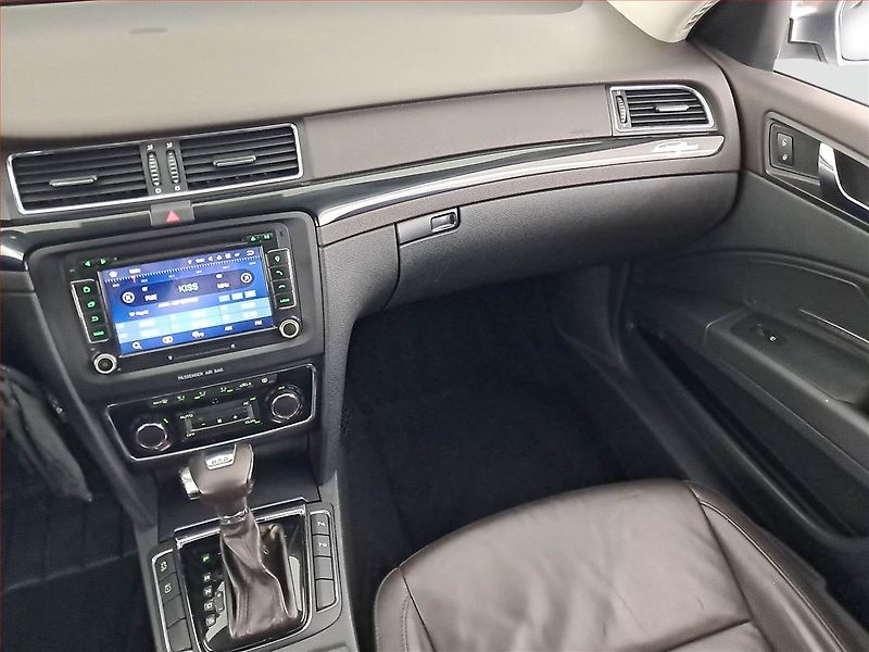 Škoda Superb (2012) Laurin&Klement 2.0 TDI - fotka 8 z 18