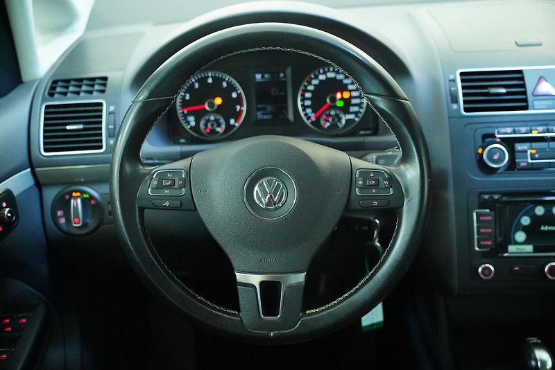Volkswagen Touran - fotka 17 z 24