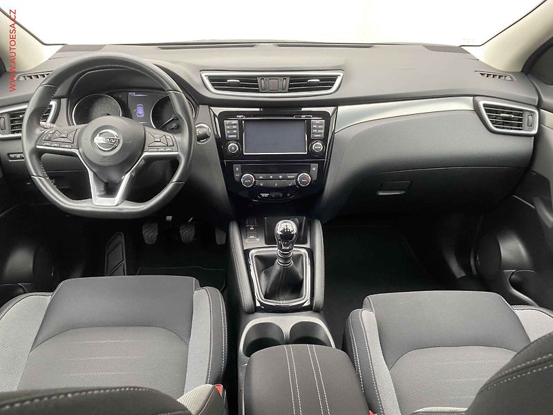 Nissan Qashqai (2018) 1.2 DIG-T, Panor, navi - fotka 8 z 17