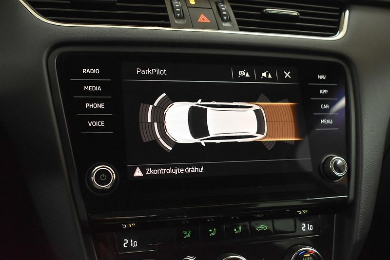 Škoda Octavia 1.6 TDI 85kW DSG*ACC*CAR-PLAY* - fotka 24 z 41