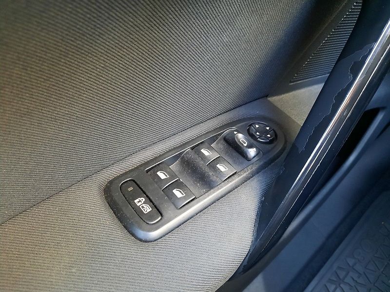 Peugeot 508 SW 1,6 THP 156k M6 - fotka 22 z 22