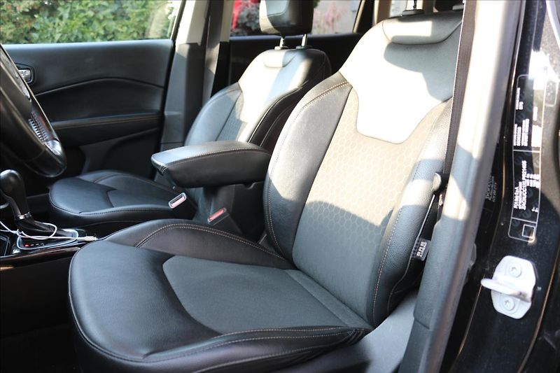 Jeep Compass 1,3 110 kW , ČR - fotka 14 z 47