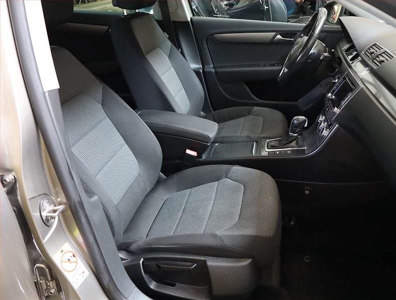 Volkswagen Passat (2012) 2.0 TDI, 4X4, Automat - fotka 9 z 23
