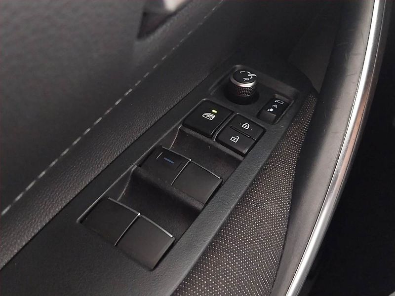 Toyota Corolla (2024) 1.8 Hybrid - fotka 14 z 22