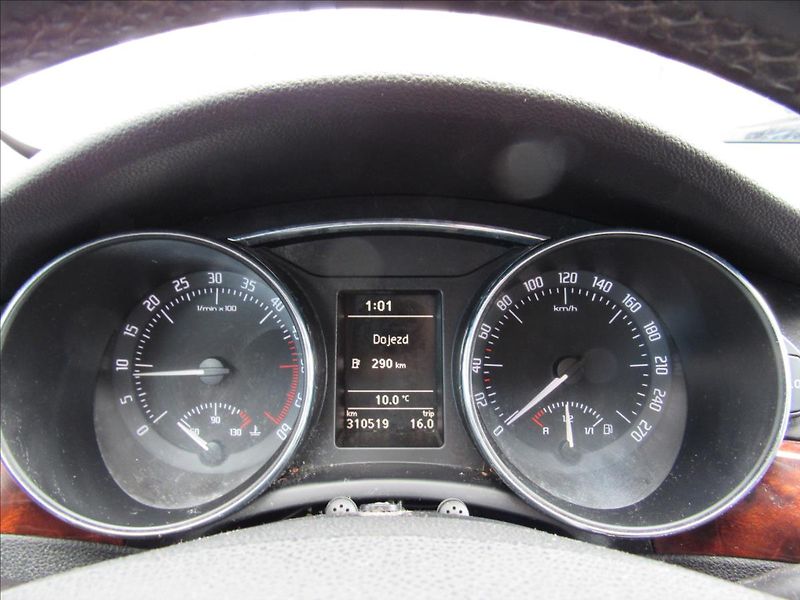 Škoda Superb 1,9 TDi 77kW Combi - fotka 13 z 30