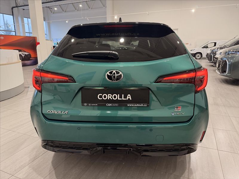Toyota Corolla (2025) 1,8 Hybrid (140k) GR Sport - fotka 4 z 12