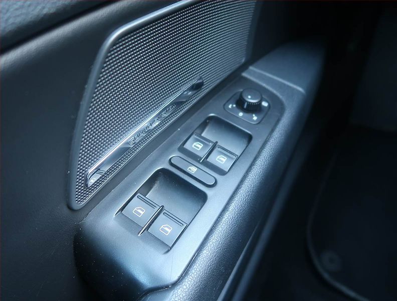 Škoda Superb (2013) Laurin&Klement 2.0 TDI - fotka 15 z 15