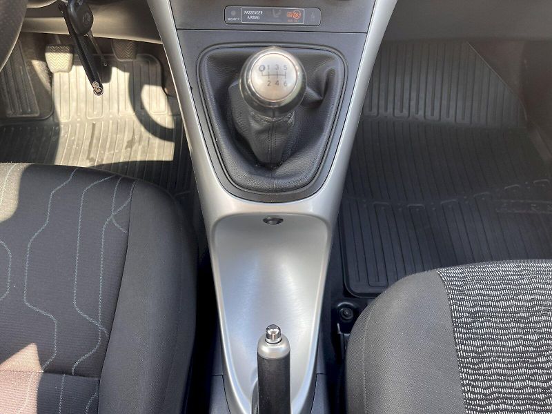 Toyota Auris (2012) 1,4 D-4D 6man - fotka 19 z 22