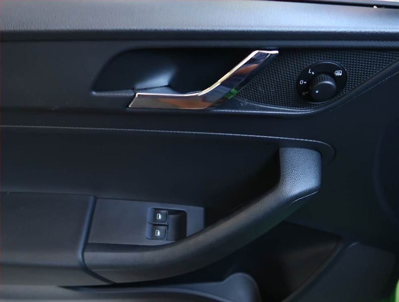 Škoda Rapid (2015) Ambition 1.2 TSI, Serv.kniha - fotka 16 z 16