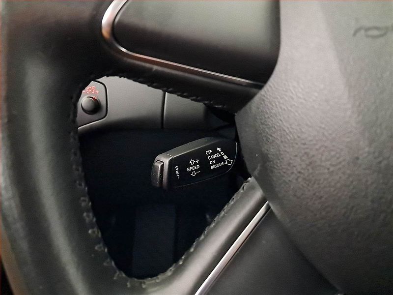 Audi A4 (2013) 2.0 TDI, Xenony, Tempomat - fotka 16 z 16