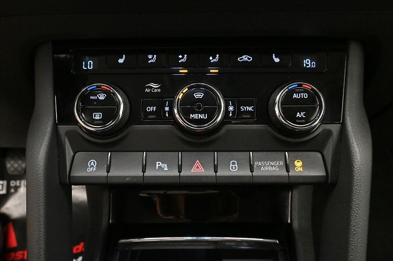 Škoda Karoq 2,0 TDI 85 kW Clever NAVI Záru - fotka 21 z 31