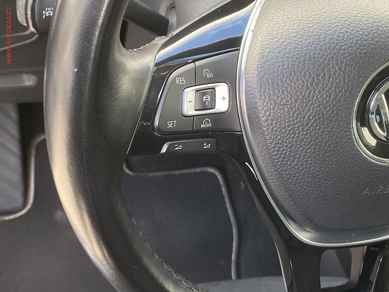 Volkswagen Tiguan (2018) 2.0 TDi 4x4, ČR, R-Line, LED - fotka 14 z 20