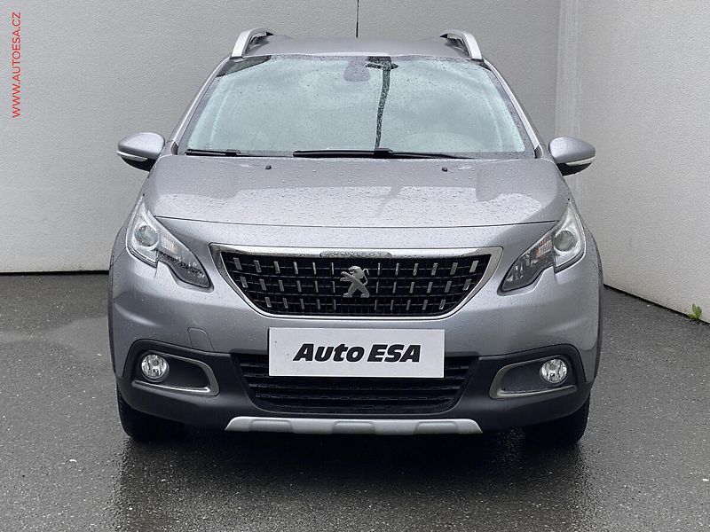 Peugeot 2008 (2019) 1.2 PT, Allure, kůže, navi - fotka 2 z 15