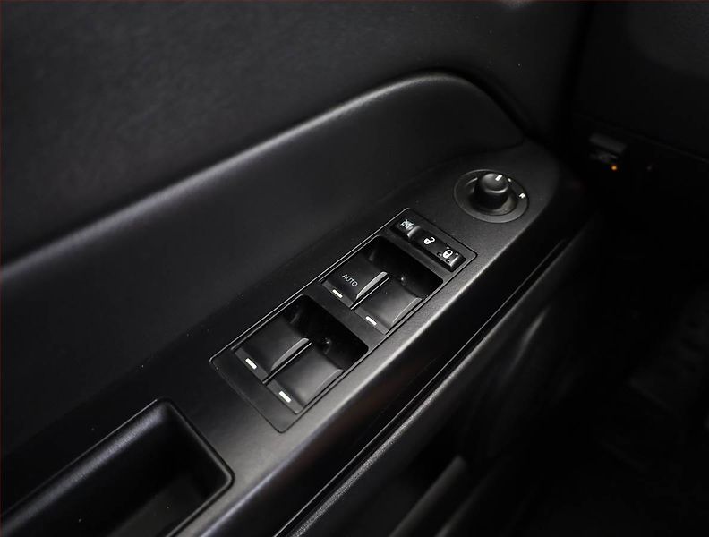 Jeep Compass (2012) 2.4, LPG, Serv.kniha - fotka 12 z 15