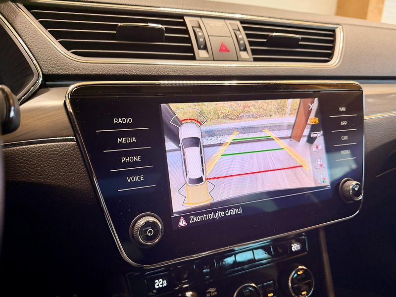 Škoda Superb 2.0 TSi 206 Kw DSG 4x4 Scout - fotka 15 z 32