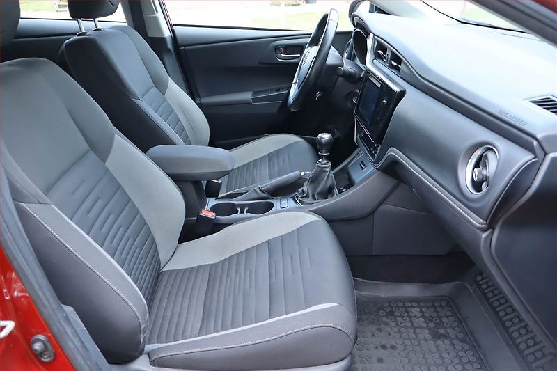 Toyota Auris (2018) 1.6 Valvematic, Serv.kniha - fotka 9 z 24