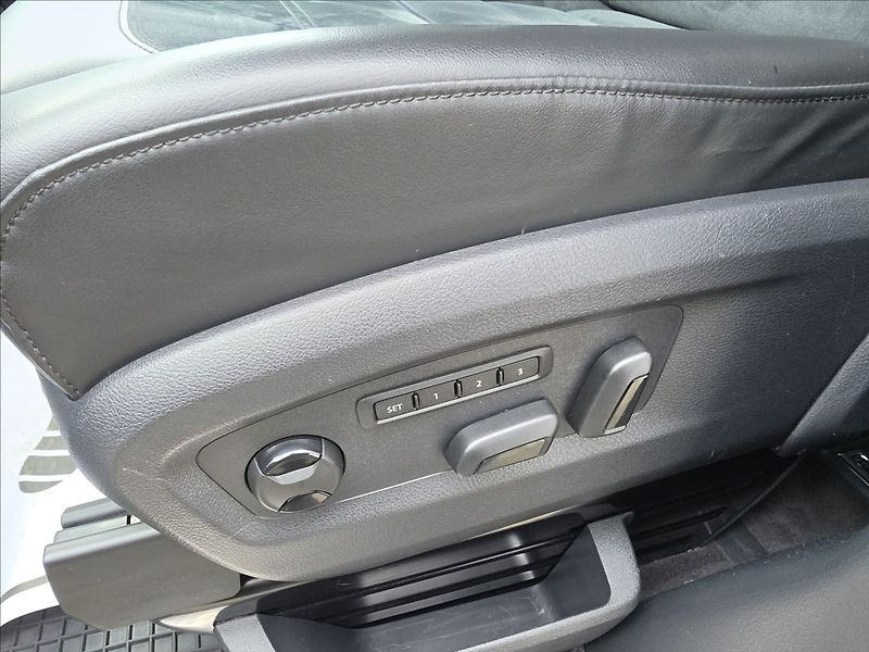 Volkswagen Multivan 2,0 TDi DSG BULLI KŮŽE 7 míst - fotka 15 z 50