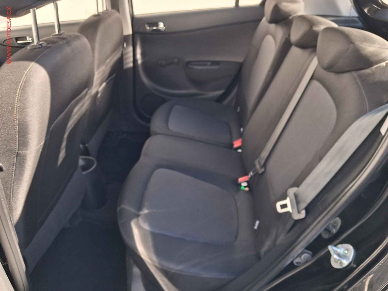 Hyundai i20 (2014) 1.2 i, Fifa WorldCup, AC, - fotka 10 z 15
