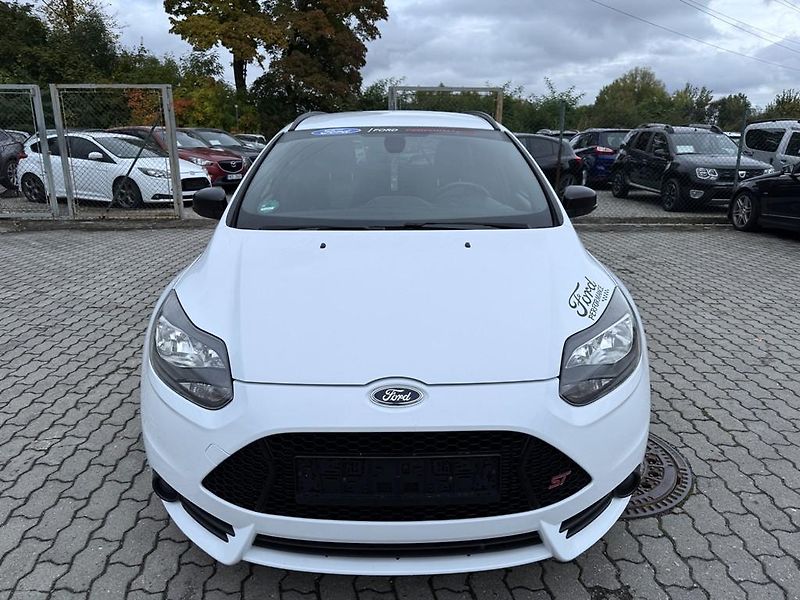 Ford Focus ST 2.0 EB 184 kW nehavar. - fotka 2 z 12