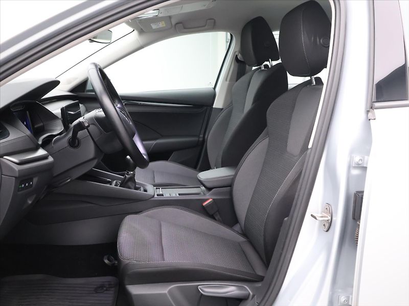 Škoda Octavia 2,0 TDI 85kW Ambition CZ DPH - fotka 11 z 36