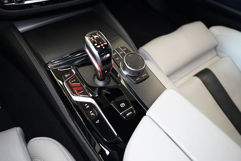BMW M5 Competition xDrive, B&W, HUD - fotka 39 z 47