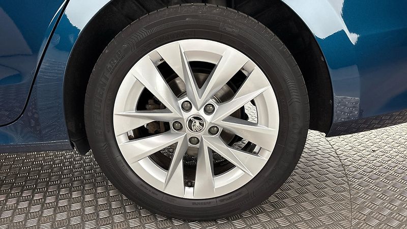 Škoda Octavia 2.0 TSI DSG 4x4 Style Combi - fotka 19 z 27