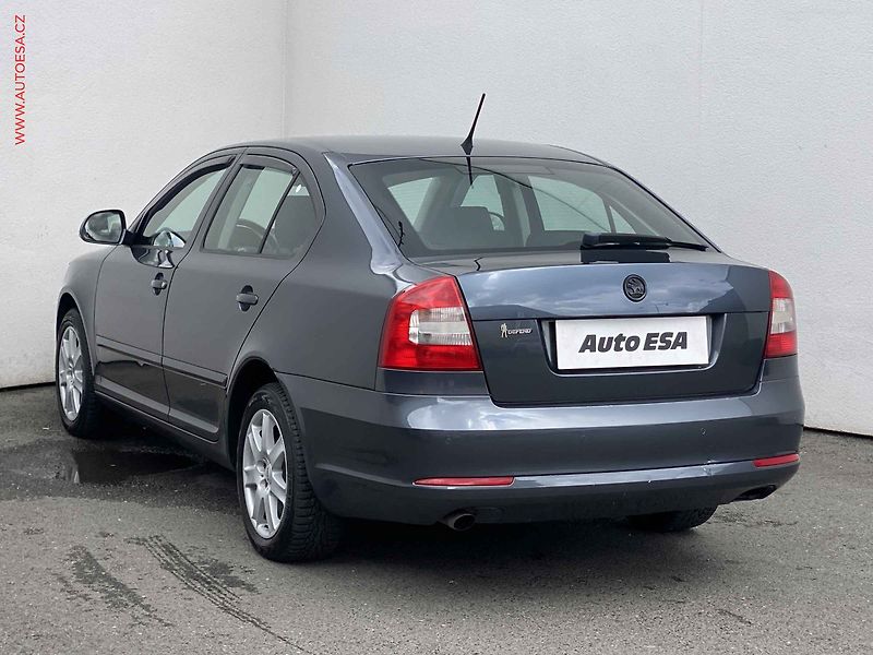 Škoda Octavia (2011) 1.6 TDi, ČR, Elegance - fotka 6 z 17