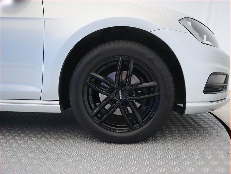 Volkswagen Golf (2016) 1.2 TSI, Automat, Serv.kniha - fotka 15 z 21