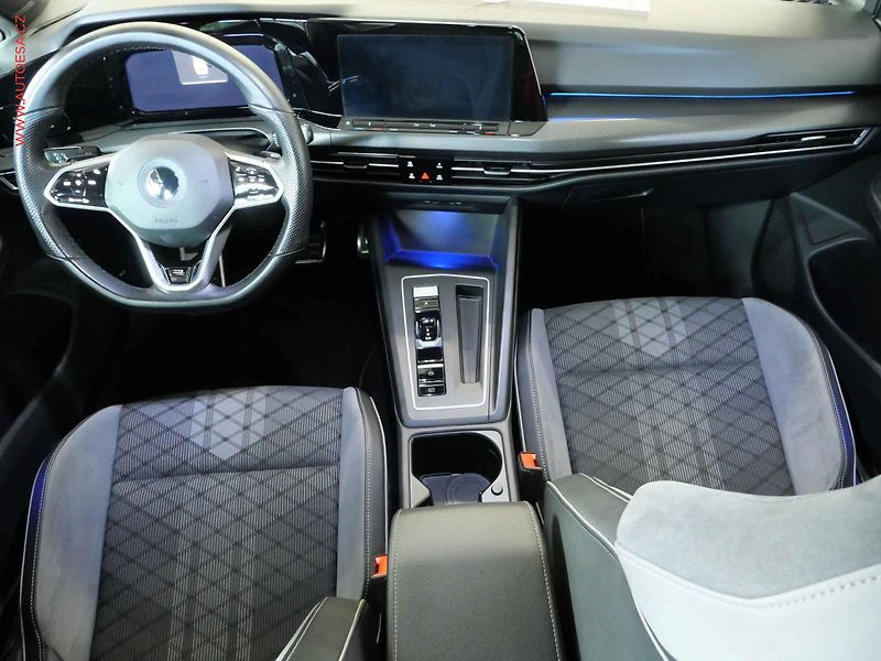 Volkswagen Golf (2021) 1.5TSI, 2.maj,ČR, R-Line - fotka 8 z 21