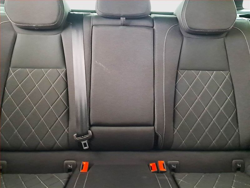 Škoda Karoq (2021) Sportline 1.5 TSI - fotka 10 z 28