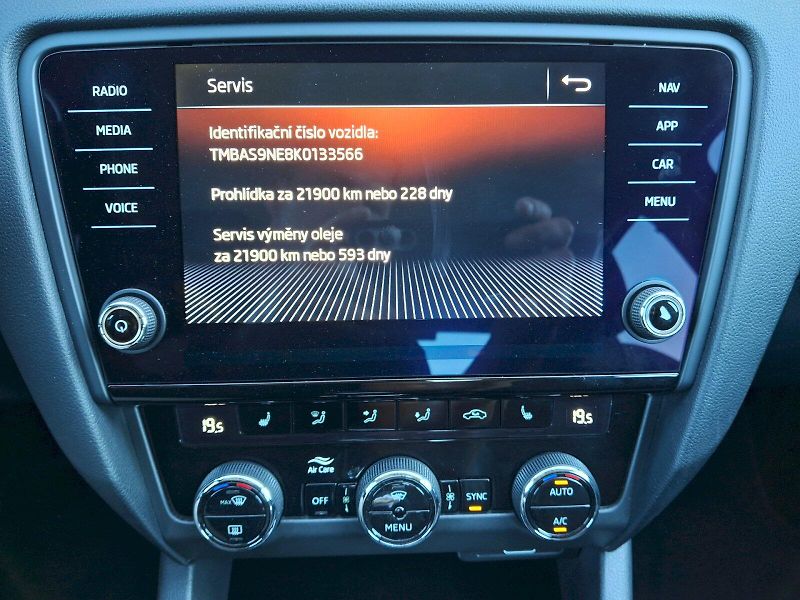 Škoda Octavia (2019) Style Plus DSG 2,0TSi 140kW - fotka 27 z 34