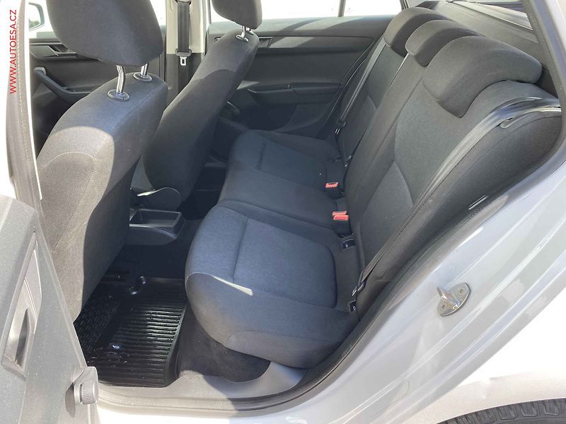 Škoda Fabia (2017) 1.0 TSi, ČR, AC, park.kamera - fotka 10 z 17
