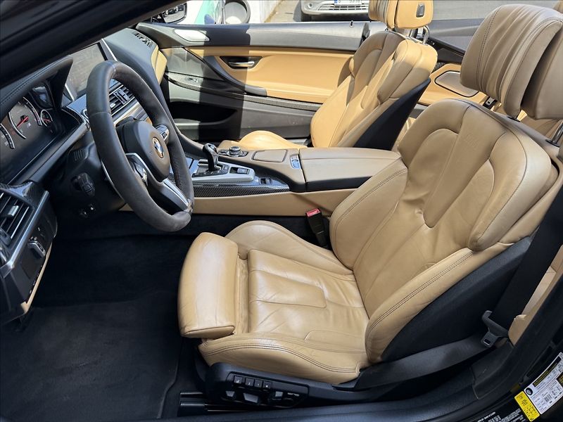 BMW M6 4,4 V8 412kW individual - fotka 18 z 30