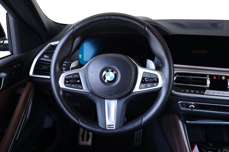 BMW X6 xDrive40d - fotka 13 z 15