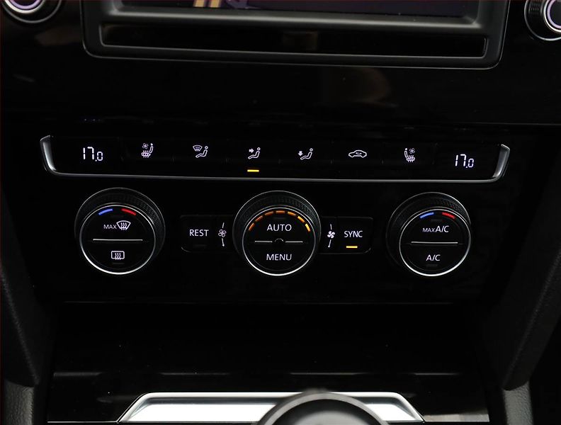 Volkswagen Passat (2016) 2.0 TDI, Kůže, Navi, Tempomat - fotka 12 z 17