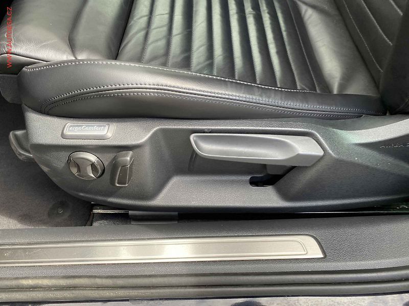 Volkswagen Passat (2015) 1.8 TSi, Highline, DSG, kůže - fotka 14 z 16