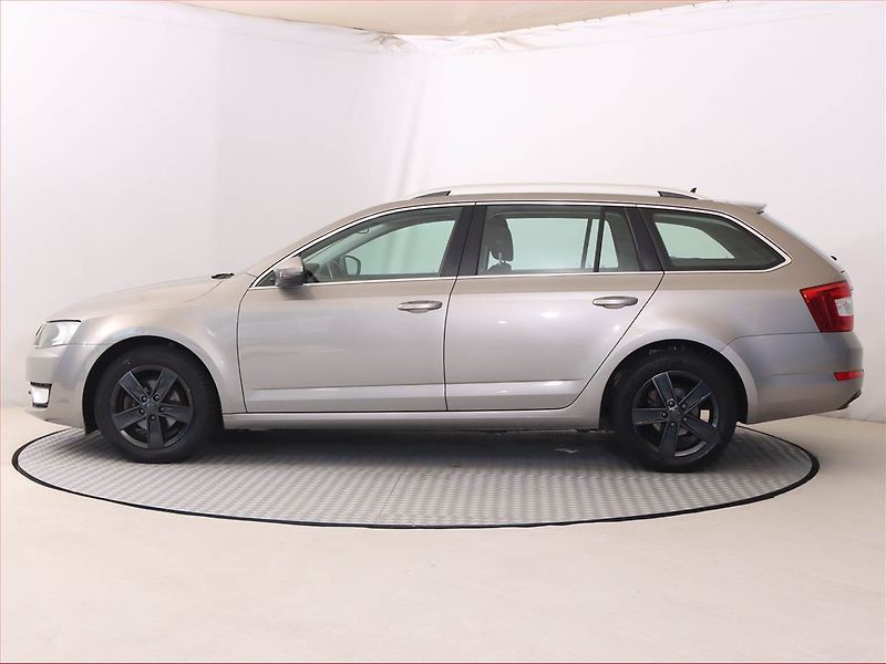 Škoda Octavia (2016) Style 1.6 TDI, Navi, Tempomat - fotka 3 z 18