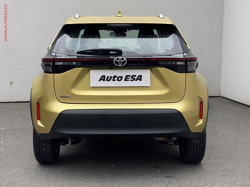 Toyota Yaris Cross (2022) 1.5 VVT-i, 1.maj,ČR, Dynamic - fotka 5 z 20