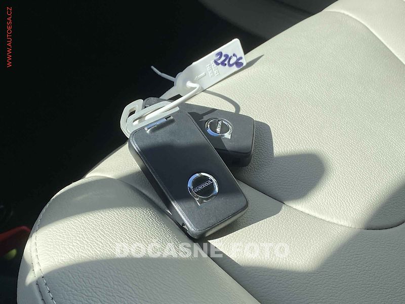 Volvo V40 (2017) 2.0 D2, LED, kamera - fotka 17 z 17