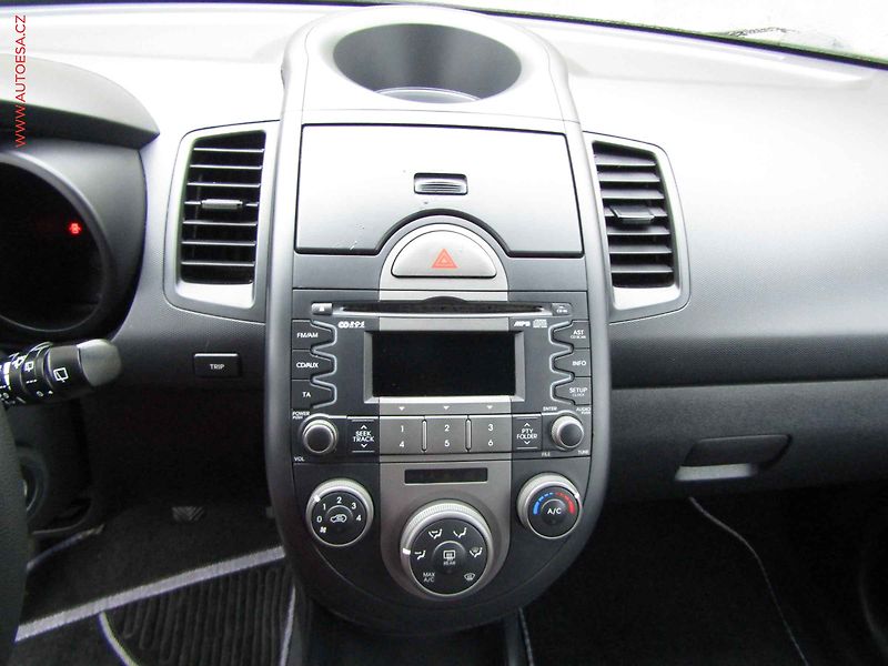 Kia Soul (2009) 1.6 i, ČR, Klima - fotka 13 z 16