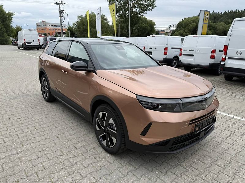 Opel Grandland GS Hybrid 1.2 TURBO (107kW/145 - fotka 7 z 25