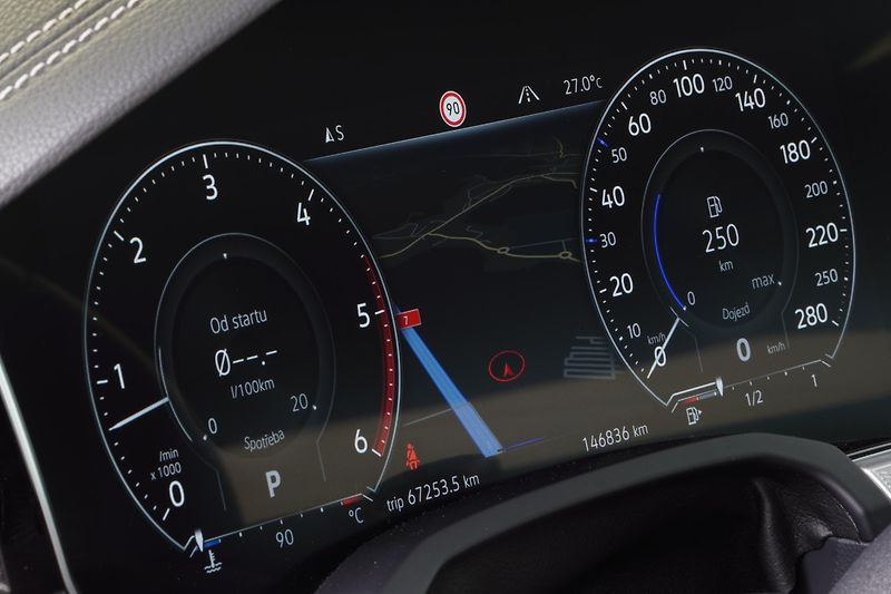 Volkswagen Touareg 3.0TDI,170kW,ČR,DigitalCockpit - fotka 12 z 29