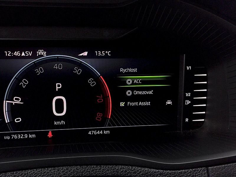 Škoda Karoq (2023) SportLine Plus 1,5 Tsi 110 Kw - fotka 8 z 35