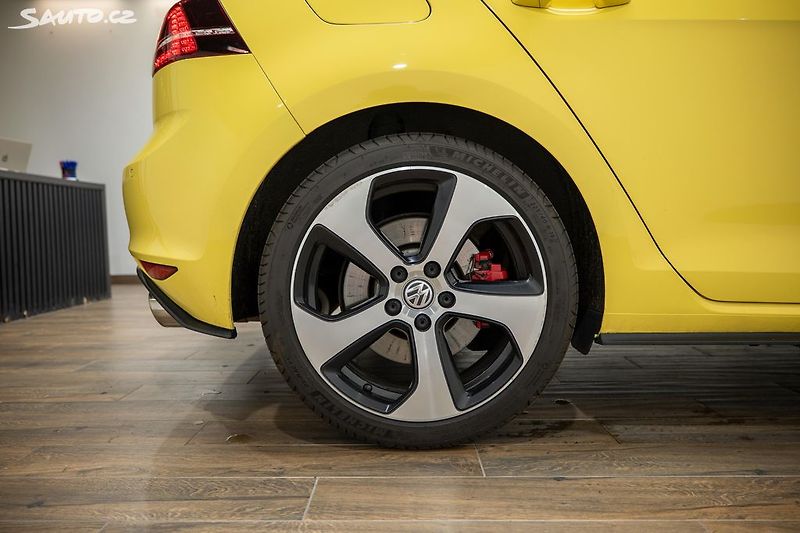 Volkswagen Golf (2016) GTI Performance 2.0 169 kW - fotka 34 z 35