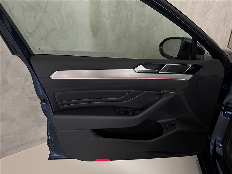 Volkswagen Passat 2,0 TSi  DSG Elegance Virtual - fotka 19 z 47