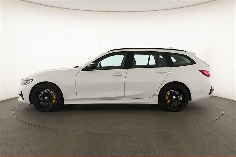 BMW Řada 3 (2020) 320 i - fotka 3 z 19