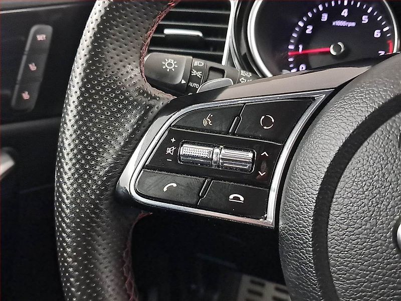 Kia Ceed (2019) 1.6 T-GDI GT, Automat - fotka 18 z 23